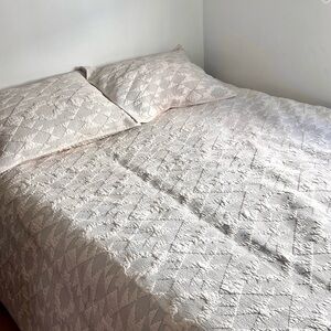 Pendleton Quilted Cotton Quilt Coverlet in Cream with Navy Stitching Queen